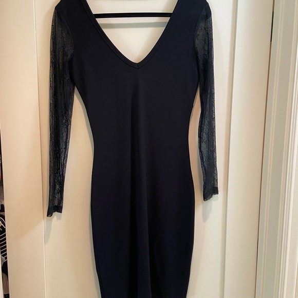 Elegant Black Lace Sleeve Dress - Picture 3 of 4